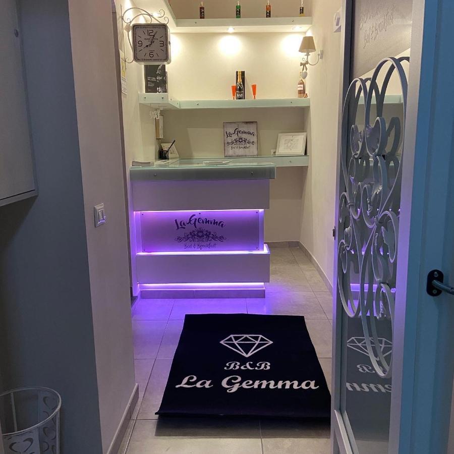 Beb La Gemma Bed & Breakfast Napoli Bagian luar foto