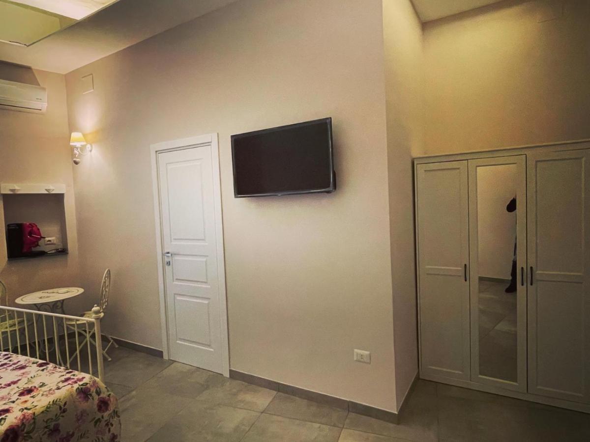 Beb La Gemma Bed & Breakfast Napoli Bagian luar foto