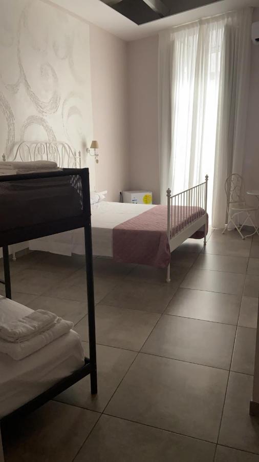 Beb La Gemma Bed & Breakfast Napoli Bagian luar foto