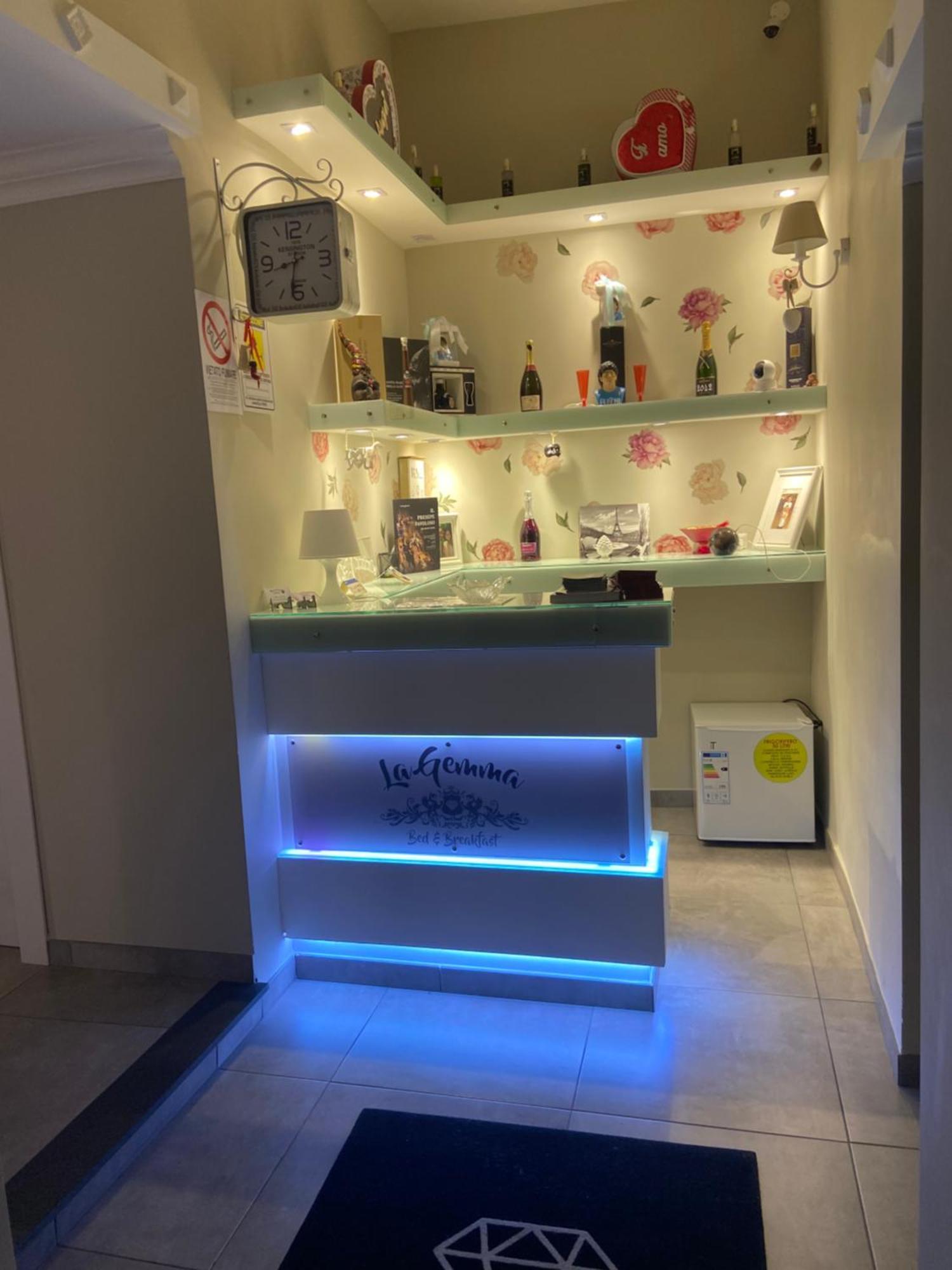 Beb La Gemma Bed & Breakfast Napoli Bagian luar foto