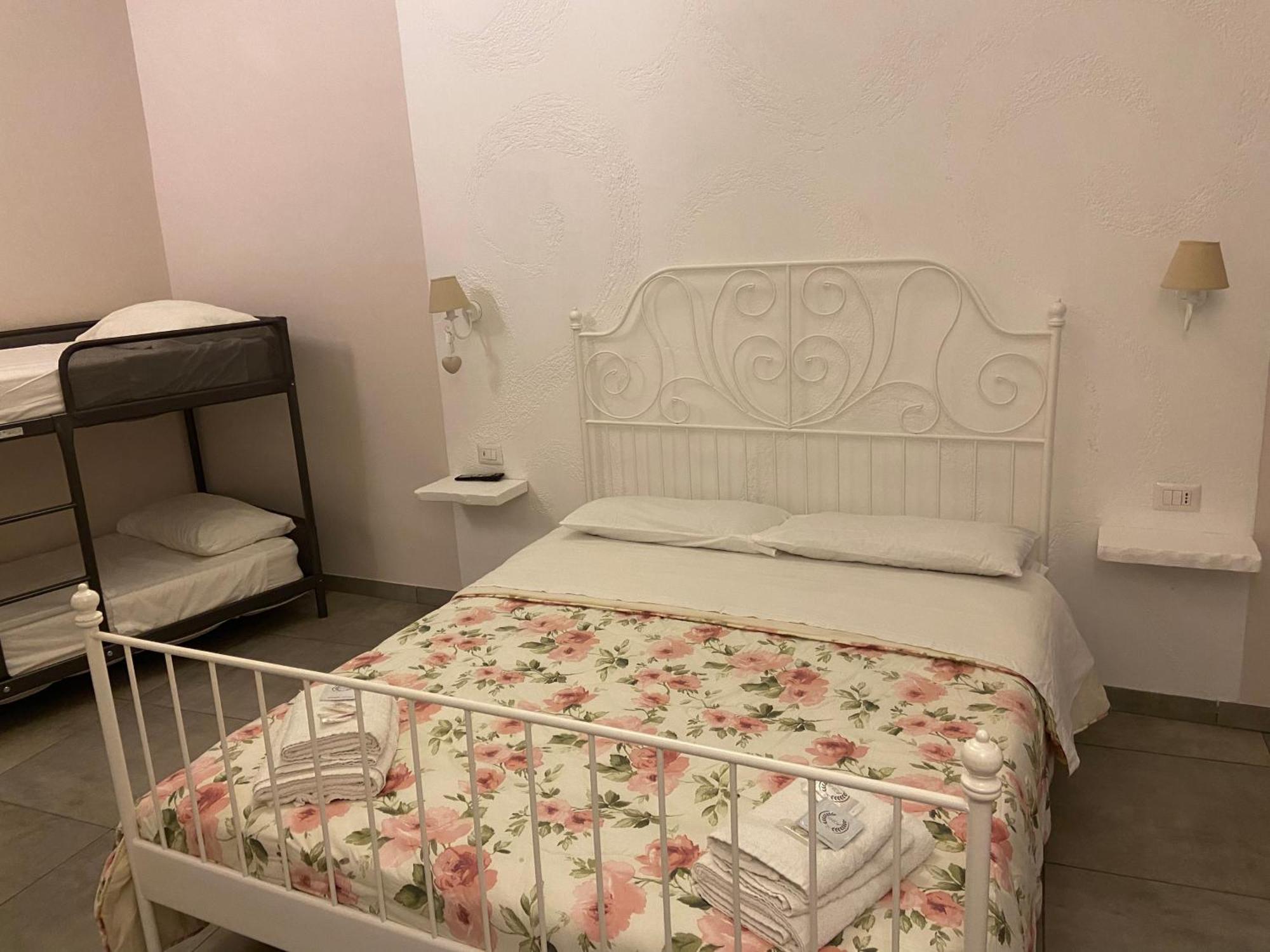 Beb La Gemma Bed & Breakfast Napoli Bagian luar foto
