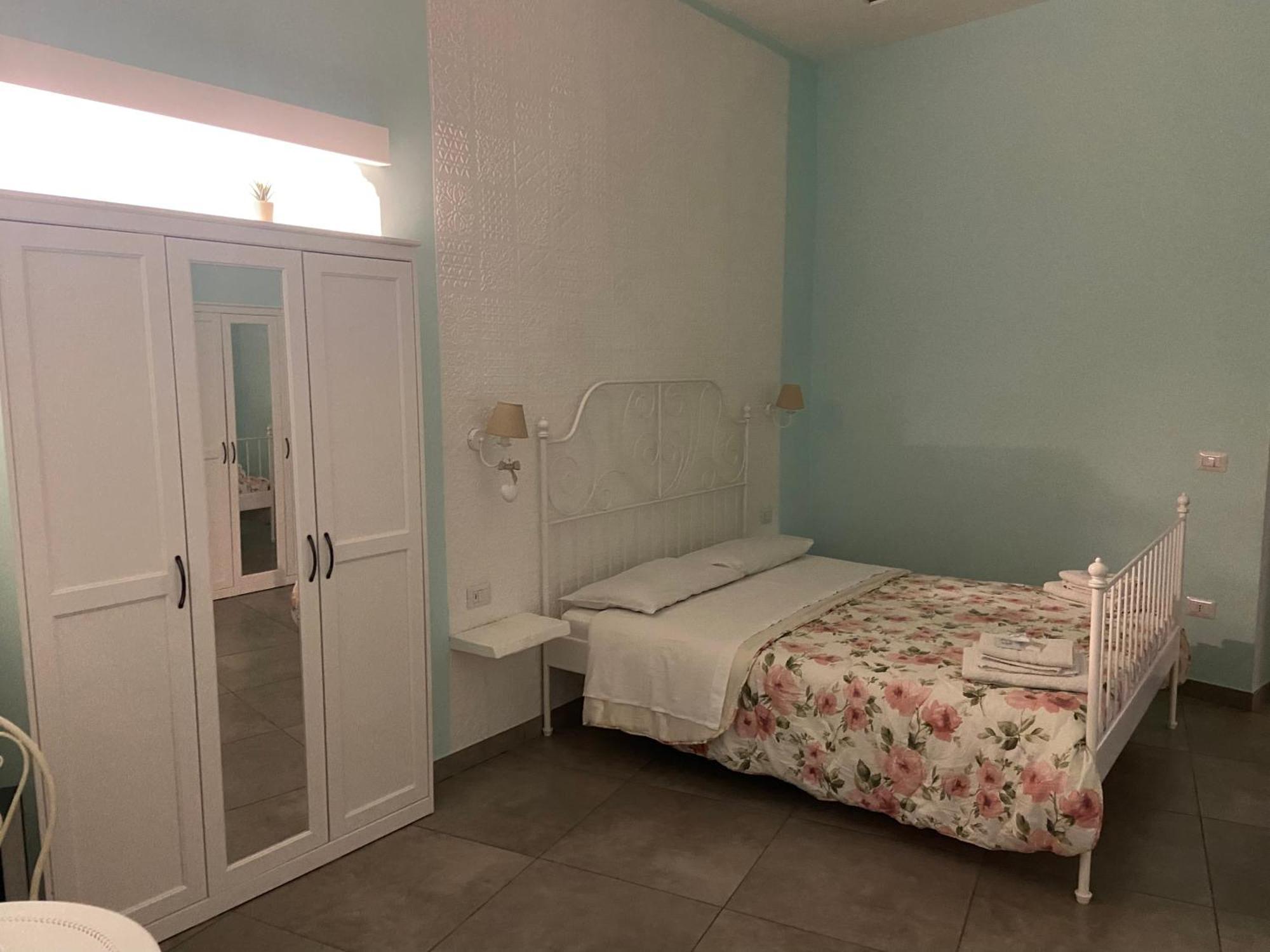 Beb La Gemma Bed & Breakfast Napoli Bagian luar foto