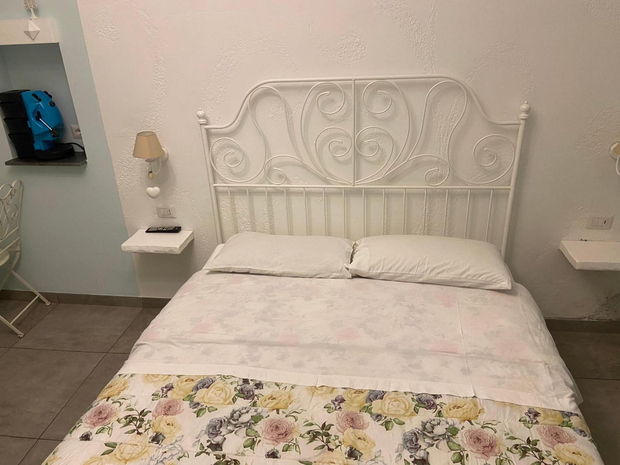 Beb La Gemma Bed & Breakfast Napoli Bagian luar foto