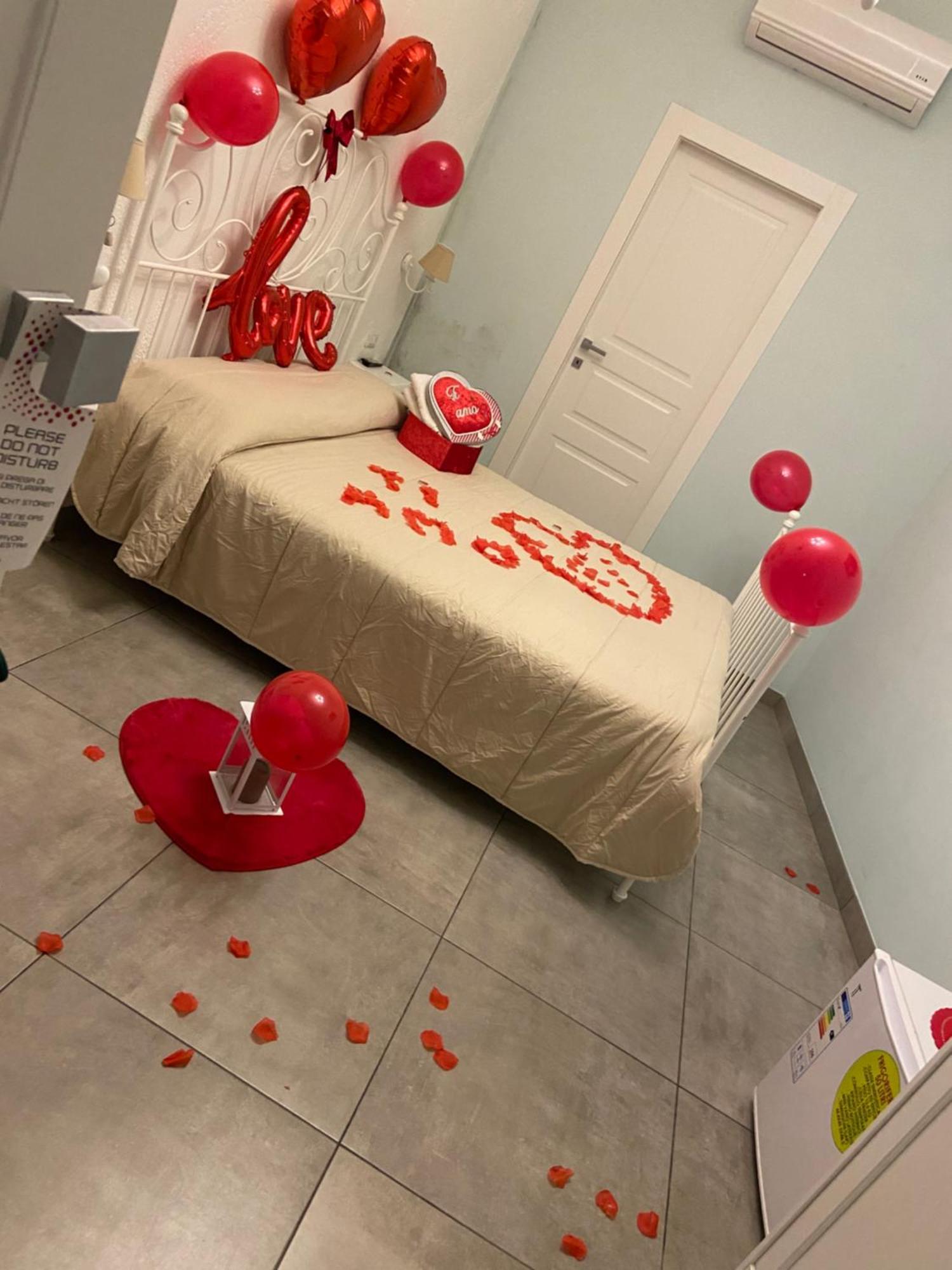 Beb La Gemma Bed & Breakfast Napoli Bagian luar foto