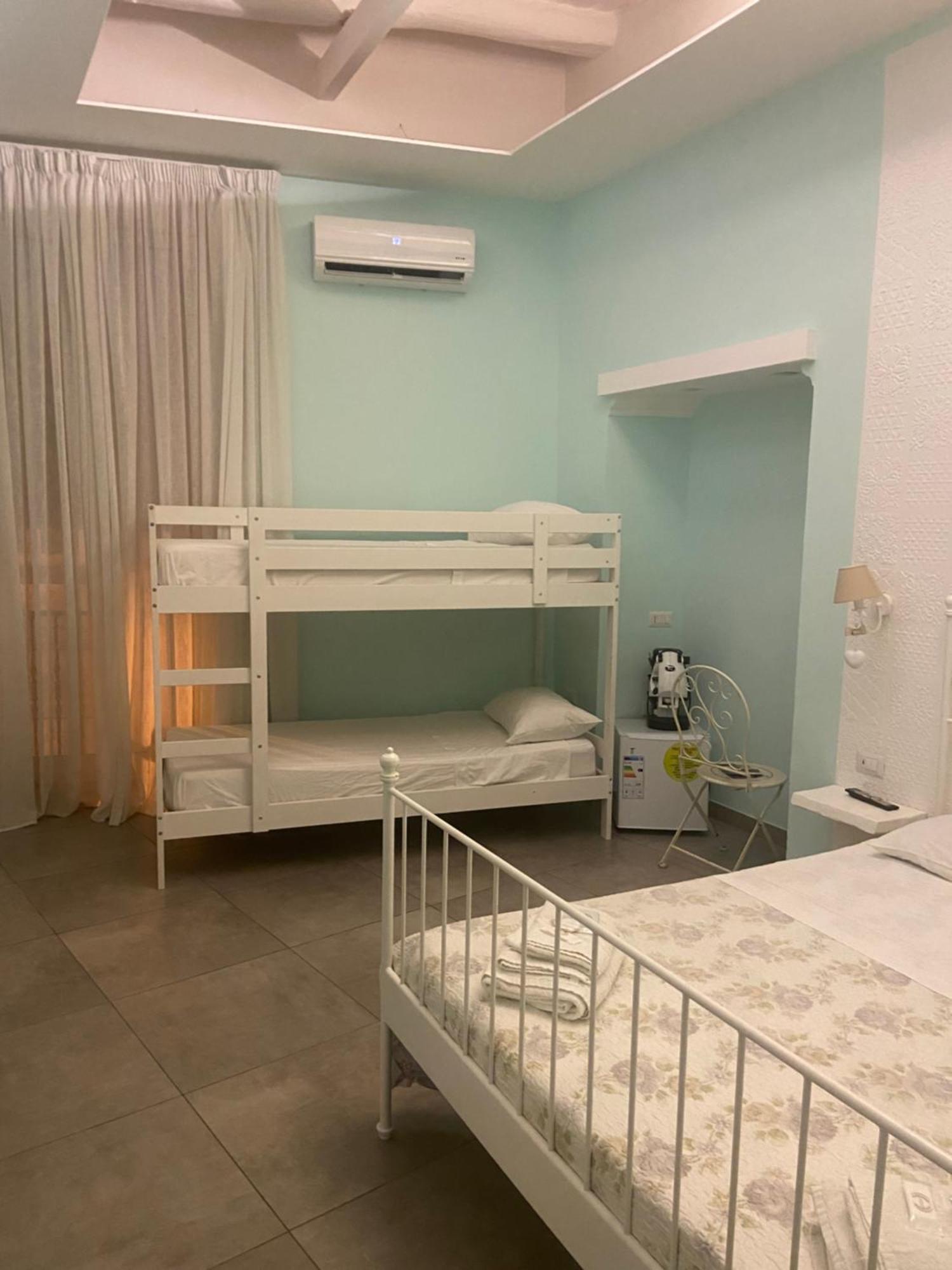 Beb La Gemma Bed & Breakfast Napoli Bagian luar foto