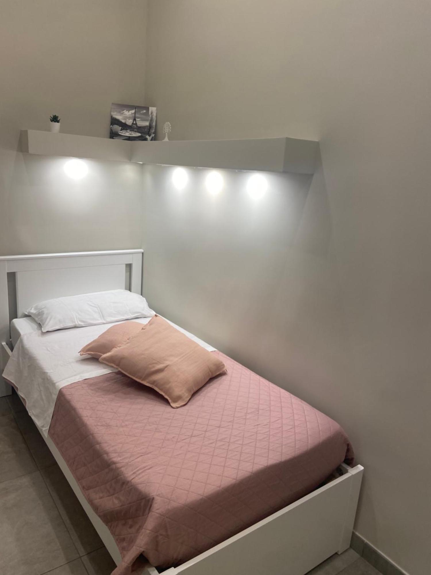 Beb La Gemma Bed & Breakfast Napoli Bagian luar foto