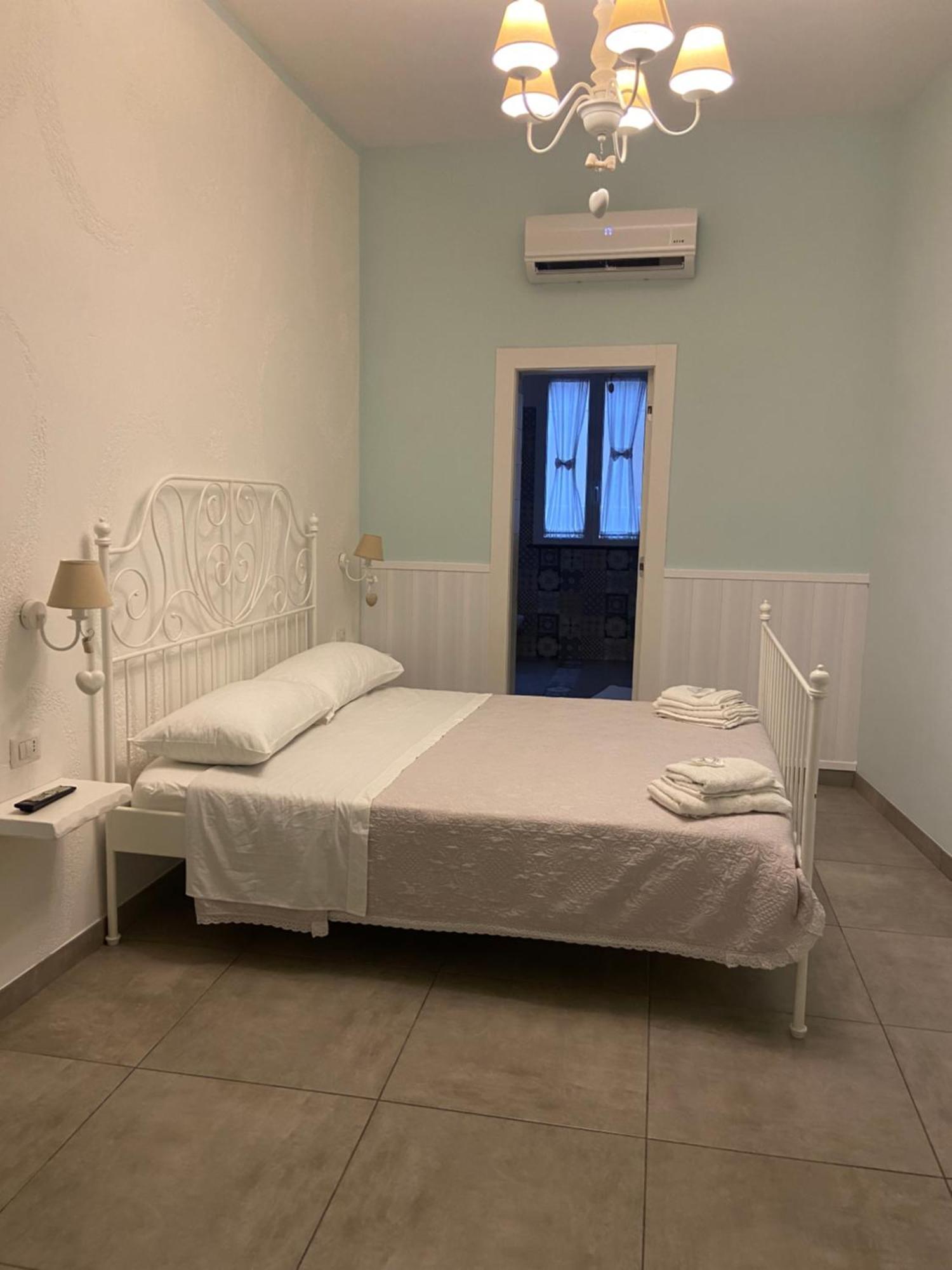 Beb La Gemma Bed & Breakfast Napoli Bagian luar foto